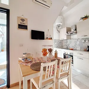 Nyaraló Lacorte Byfrancy, Bari